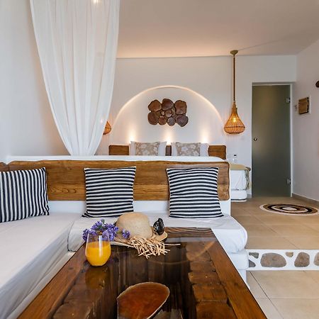 Niki Savvas Studio & Suites Полония Екстериор снимка