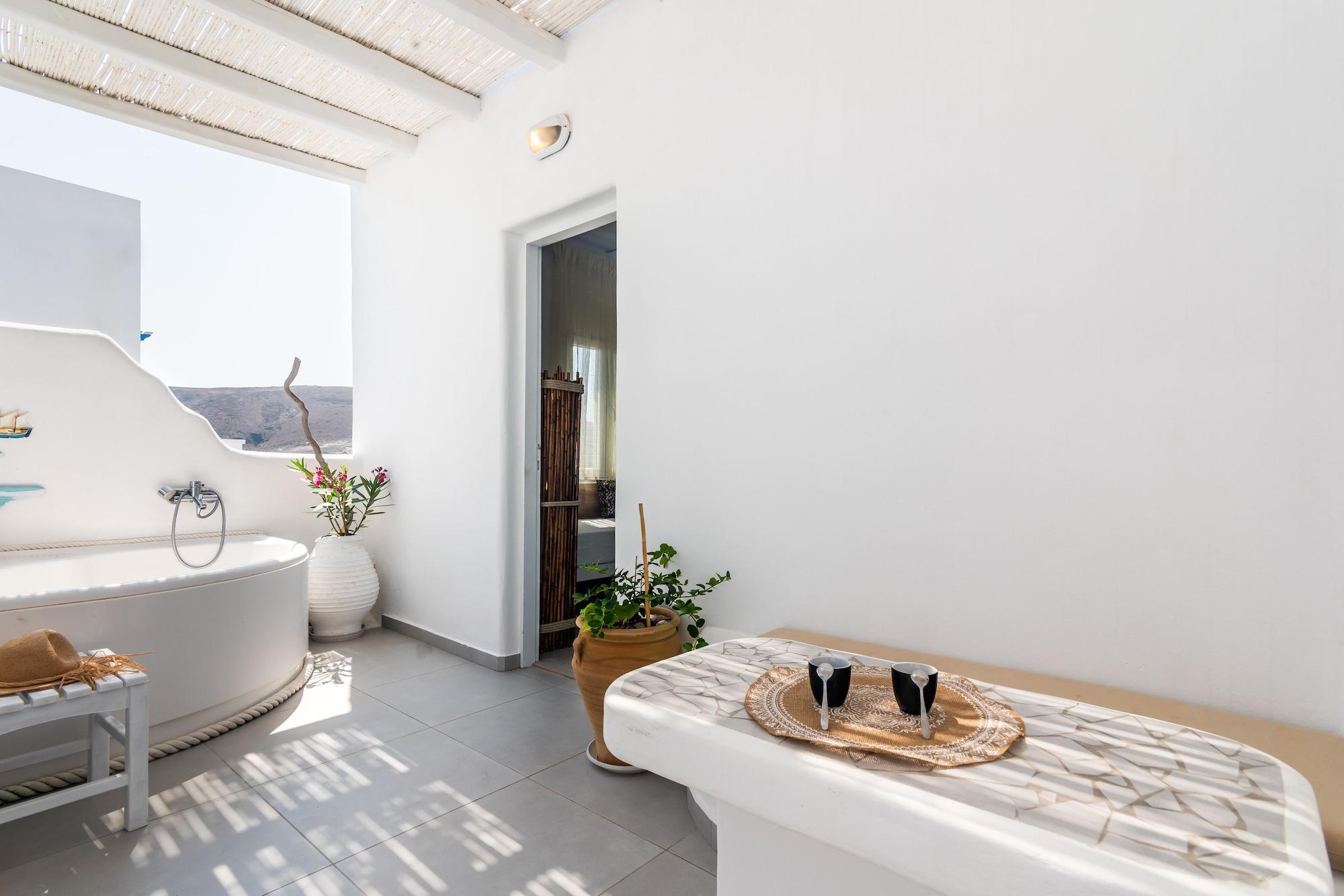 Niki Savvas Studio & Suites Полония Екстериор снимка